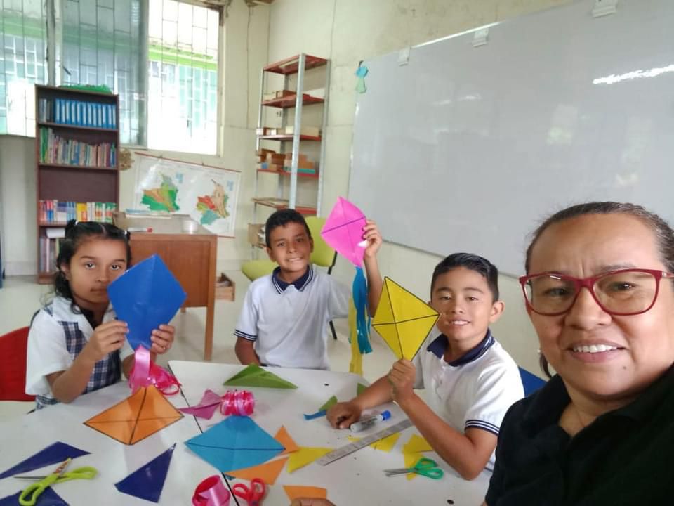 Elaboracion de la decoracion para el festival